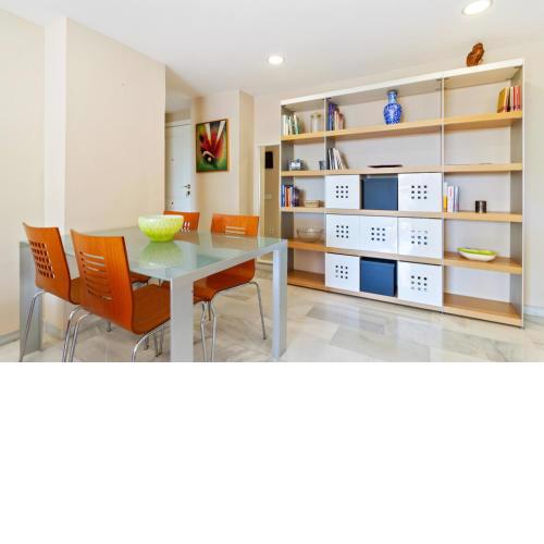 Benalmadena with seasonal pool & parking near the beach