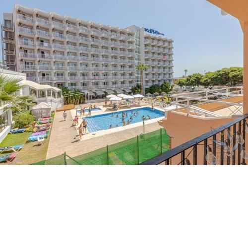BenalRoma Apt with access to hotel pools at 50 mt from the beach