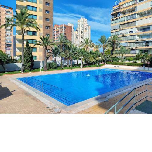 Bermudas apartamento con piscina y garaje en Benidorm