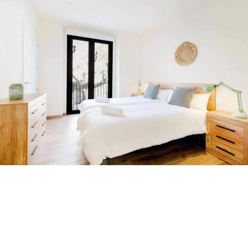 Besalú 11 Moderno apartamento con AC en la plaza