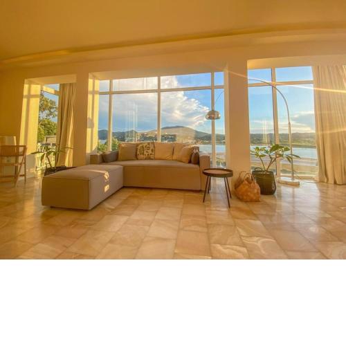Best View- Stylish Penthouse with Communal pool