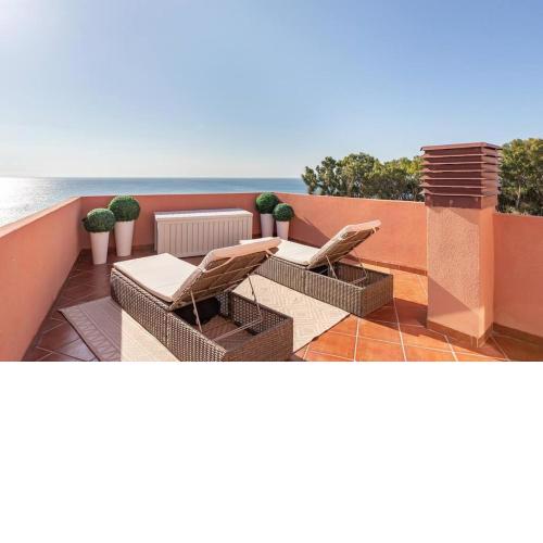 Best views - renovated 2 bedroom Apartment RDR325