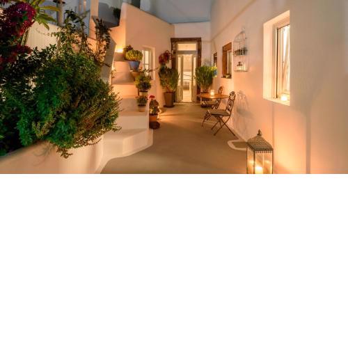 Betty's Home Santorini