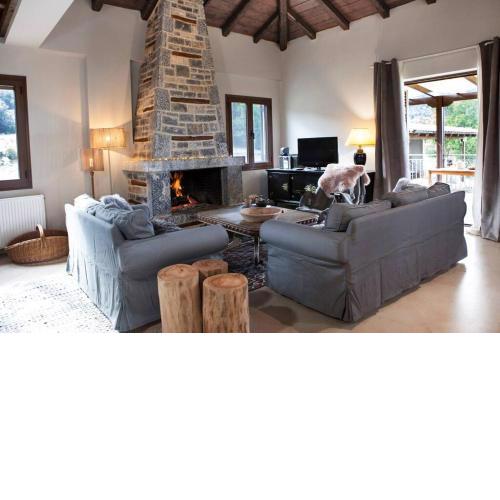 Bezeniko Amazing Arcadian Property!