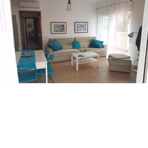Big & Quiet Apartment Close To The Beach with Elevator