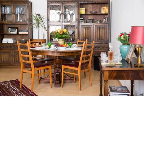 BIG, quiet, central and vintage Apartment directly at the city center, close to Metro