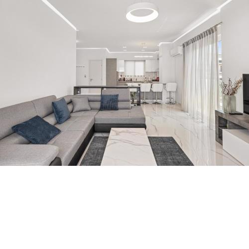 BillyMare central Glyfada apartment