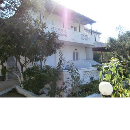 Billy's Amoudi Apartments