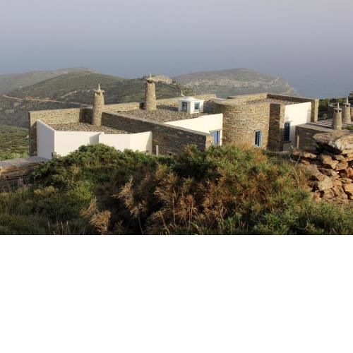 Bioclimatic stone built villa