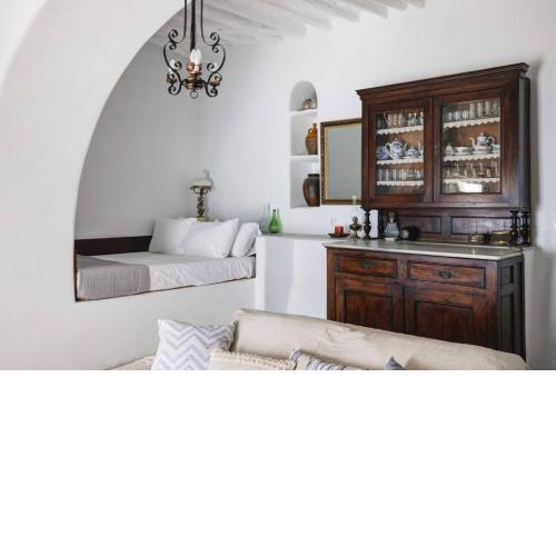 Bisous Tinos in Kardiani