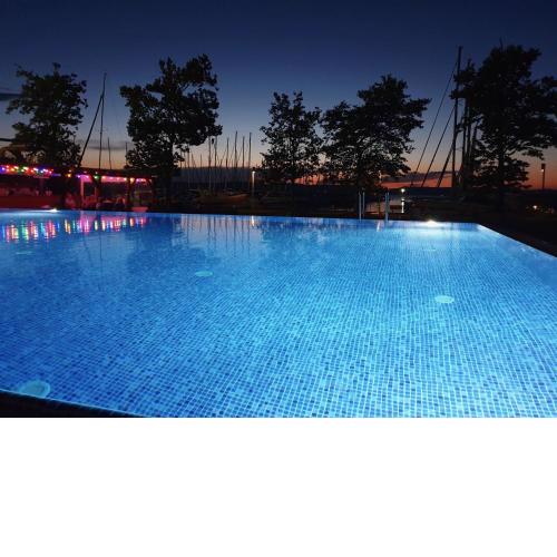 BL LAKESIDE APARTMAN