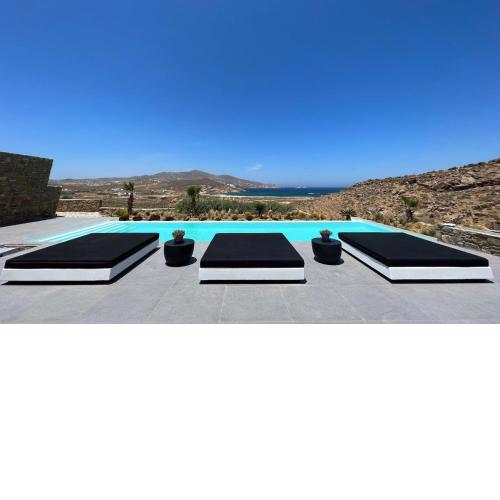 BLACK AND WHITE VILLAS FTELIA - MYKONOS