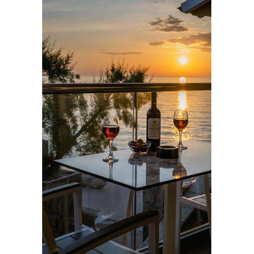 Black Rocks Luxury Seafront Beach Suite