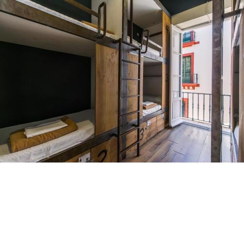 Black Swan Hostel Sevilla