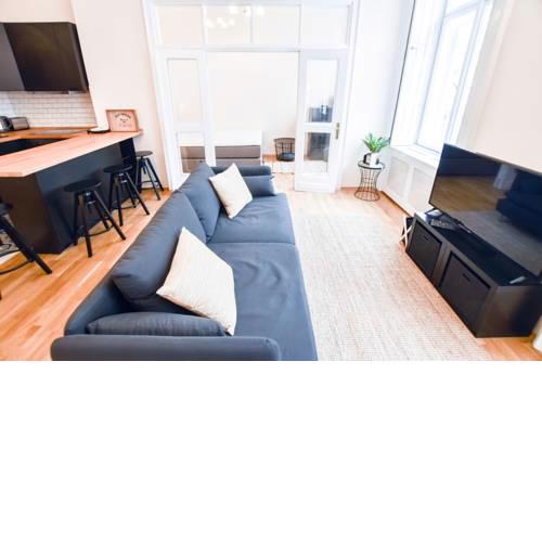 Black Swan Luxury Apartment