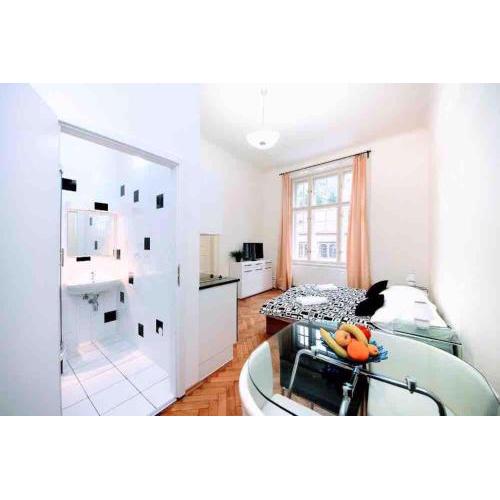 Black & White Flat for 2 / Peaceful / Jewish Quarter