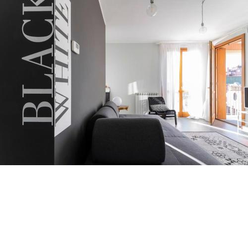 BLACK & WHITE flat in Naviglio/ porta Genova