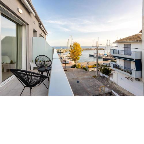 Black & White Marina Studio, Kalamata Getaway (B1)