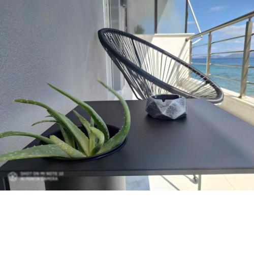 BLACK & WHITE SeaSide House Kalamia