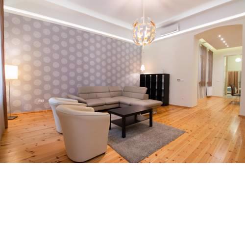 Blissful City Center Apartment