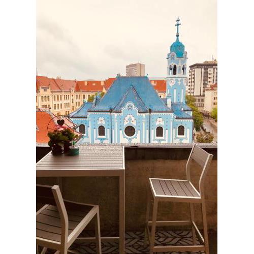 Blue Church views - central - quiet - beautifully renovated apartment