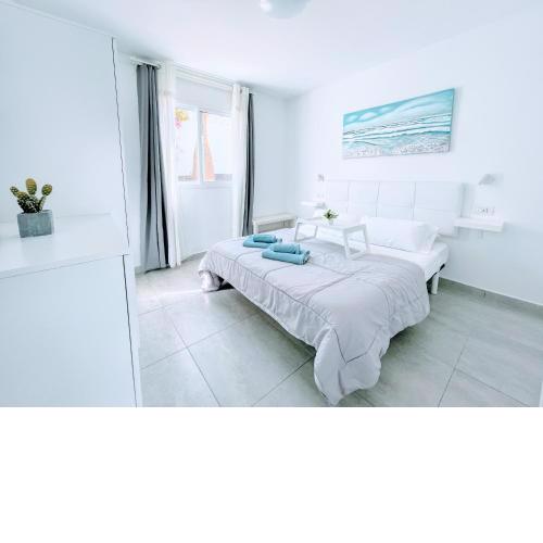 Blue Island Pool View & Wi-Fi by iRent Fuerteventura