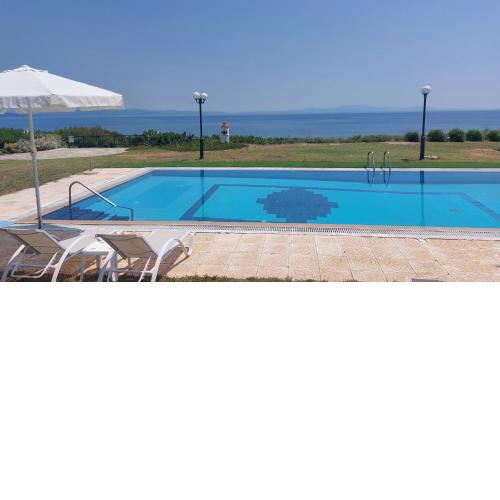 Blue Pastel Villa-shared pool, nearby wild sandy beach
