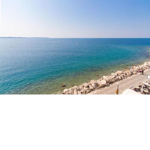 Blue Sea Apartment