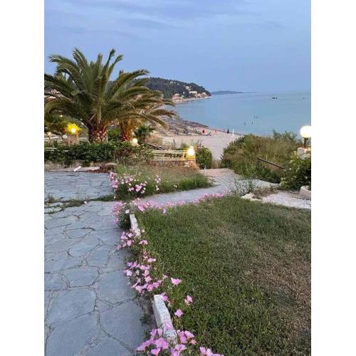BLUE SEA Wonderful beachfront house Siviri Halkidiki