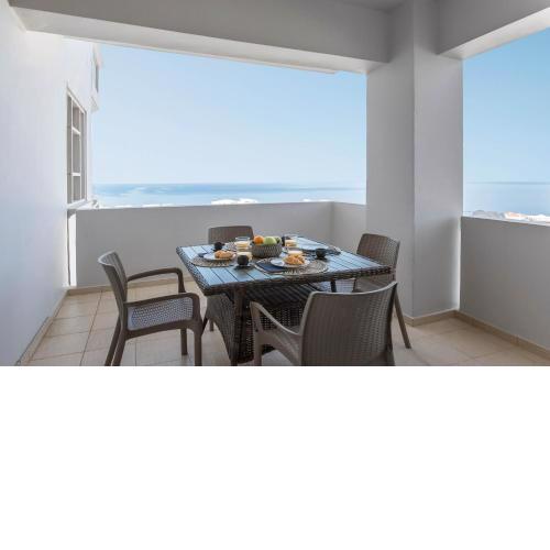 Blue Sky Apartment