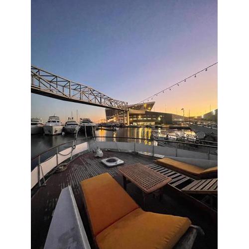 Boat ALOHA (stay and sail)