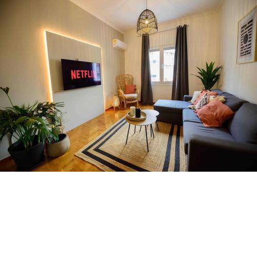 Bohemian 2 BR Apartment, Acropolis Museum View