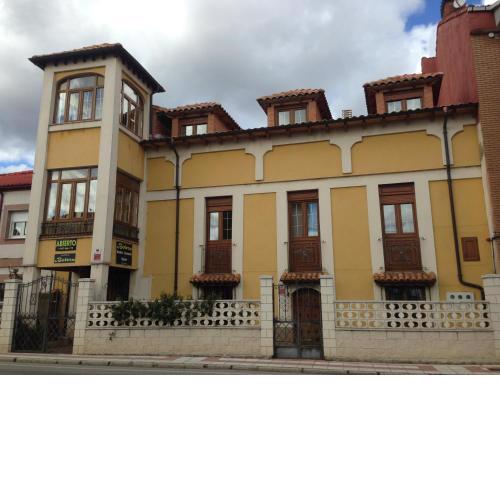Boleta A 5 minutos de León, casa con jardín