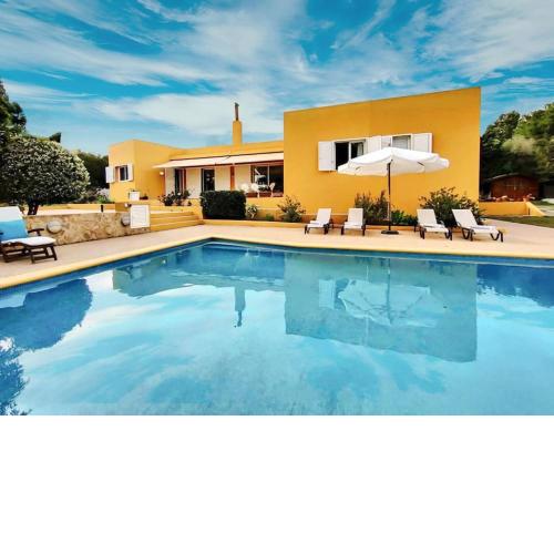 Bonita Casa con piscina privada y amplio jardin
