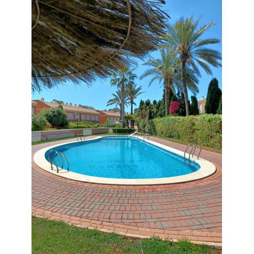 Bonita casa en pueblo pictórico, Ideal para familias, grupos y Buceadores