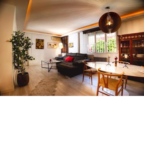 Bonito apartamento con bañera en la habitacion