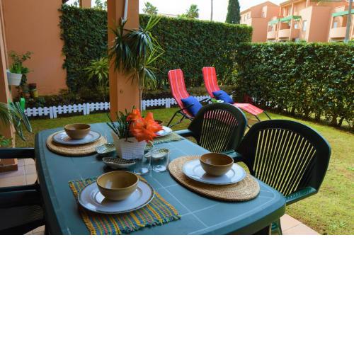 Bonito apartamento con jardín privado en Novo