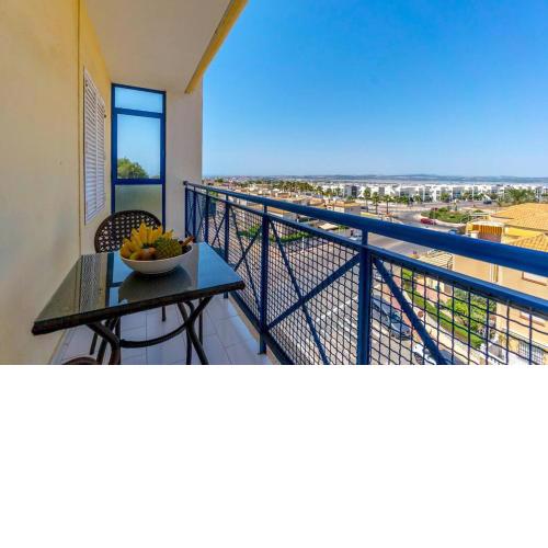 Bonito apartamento en Torrevieja con vistas al mar