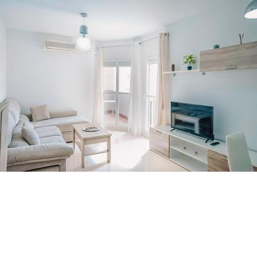 Bonito apartamento ideal para familias con piscina y pista de padel