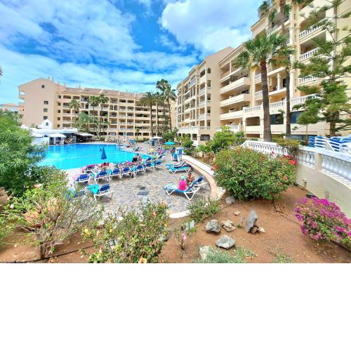 Bonito estudio en Los Cristianos en complejo con piscina y cerca de playa