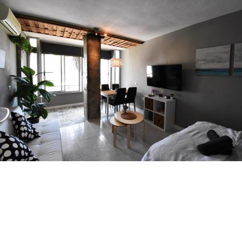 Bonito, luminoso y centrico apartamento con piscina y vistas al mar