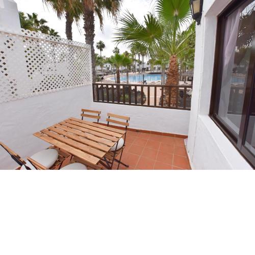Book Jet - Oasis Pool View Apartment
