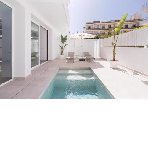 Bossa Bay Suites with Private Pool - MC Apartments Ibiza