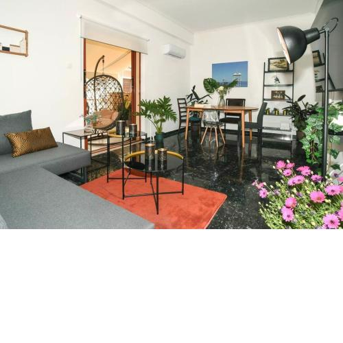Botanical Haven 2BD Apt Downtown