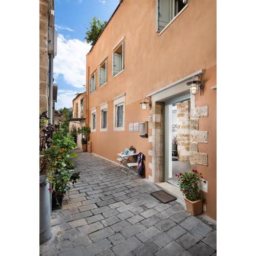 Boutique Home -Splantzia-Roof Garden-Parking- 2 min Harbor