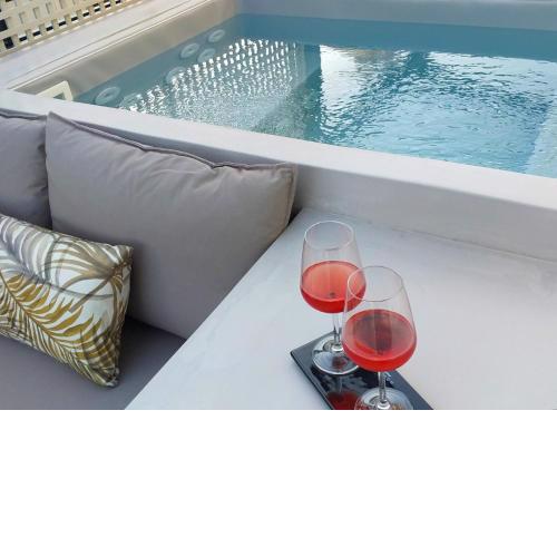*** Boutique Syntagma apartment w/ plunge pool ***