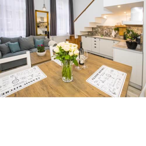 BPM-Wood and Light Apartment