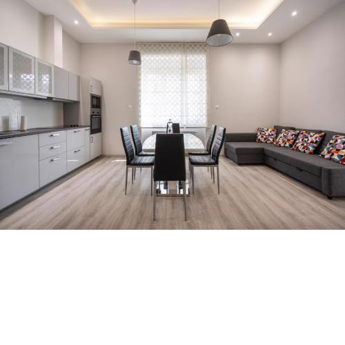 BpR Cascade Corvin Apartment