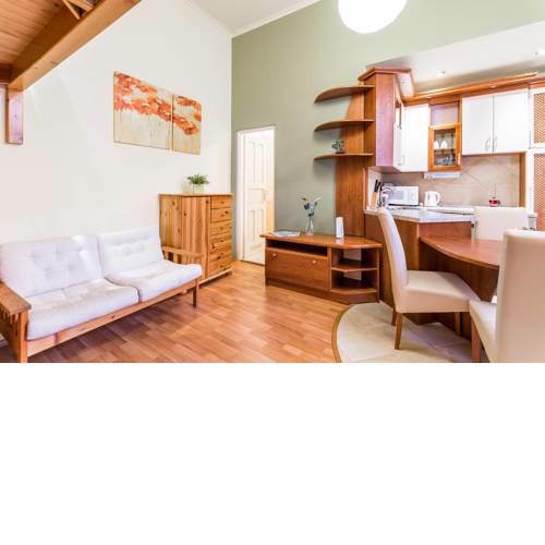 BpR Coral Art Home in the center