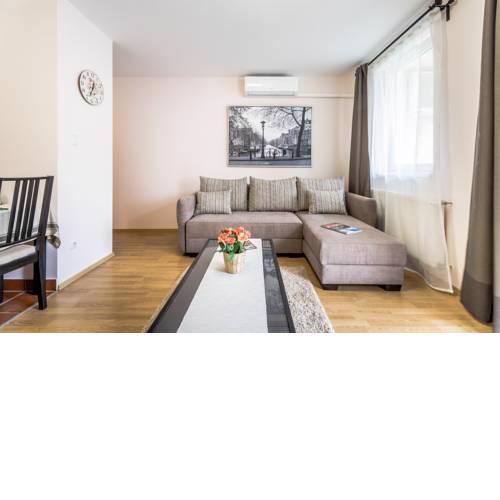 BpR Little Hazelnut Apartment A/C